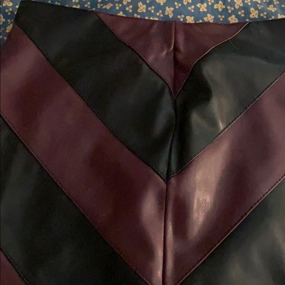FOREVER 21 pleather lined skirt - Picture 2 of 3